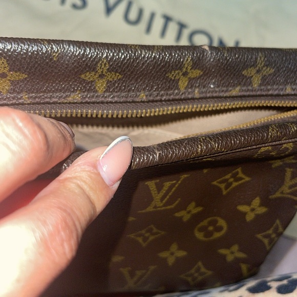 LOUIS VUITTON Monogram Trousse Toilette 28 Bag - Picture 7 of 13